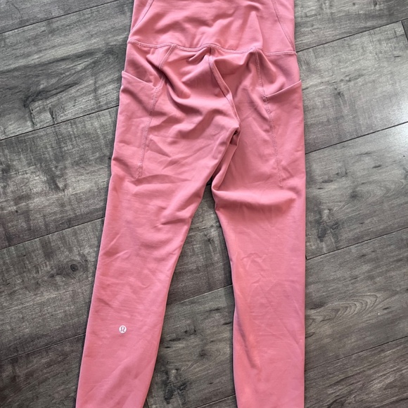 Lululemon wunder train w/pockets size 6, 25" - Picture 2 of 2
